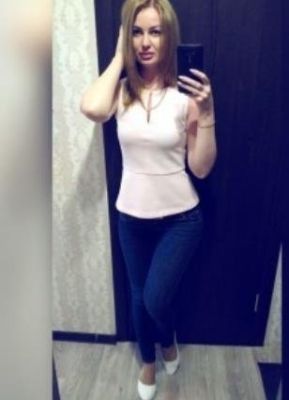 Катя, 25 лет — эротический массаж пениса